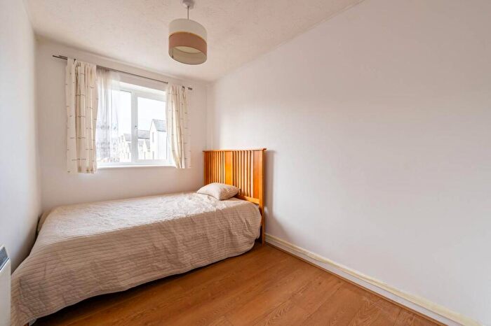 2 Bedroom Flat To Rent In Langbourne Place, Canary Wharf, London, E14