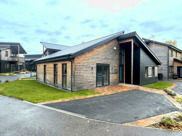 2 Bedroom Detached Bungalow To Rent In Whitworth Close, Liverpool, L31