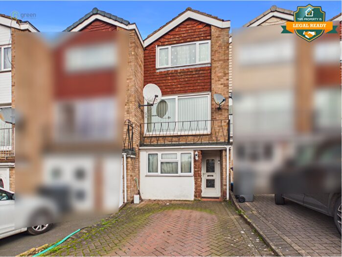 3 Bedroom Terraced House For Sale In Nash Square, Birmingham, B42