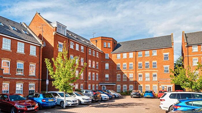 2 Bedroom Flat For Sale In Florey Gardens, Aylesbury, HP20