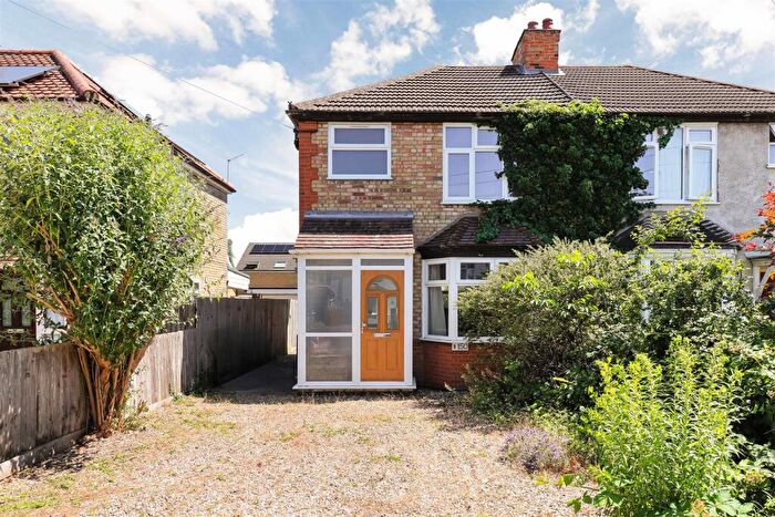 3 Bedroom Semi-Detached House For Sale In Green End Road, Cambridge, CB4