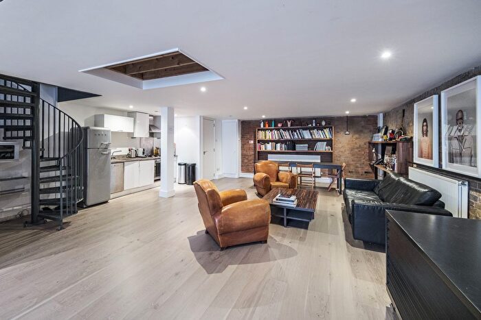 1 Bedroom Flat For Sale In Gowers Walk, London, E1