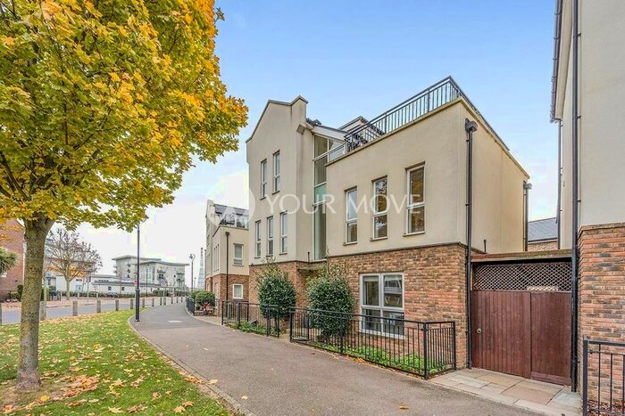 4 Bedroom Detached House To Rent In Liverymen Walk, Greenhithe DA9