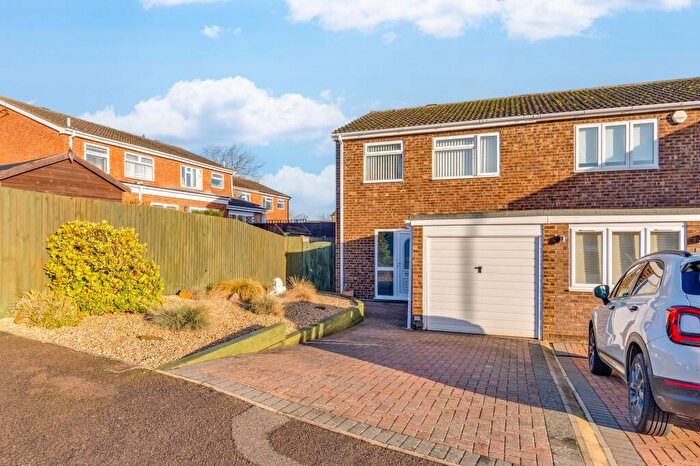 3 Bedroom Semi Detached House For Sale In Swallow Close, Flitwick, MK45