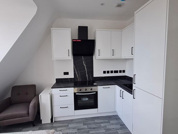 Flat To Rent In Argyle Street, LL11