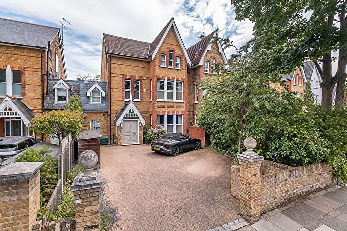 6 Bedroom Detached House For Sale In Lion Gate Gardens, Richmond, TW9