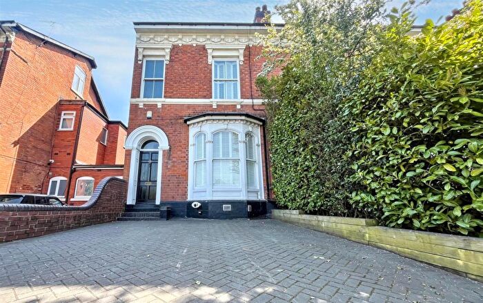 5 Bedroom End Of Terrace House For Sale In Alcester Road, Moseley, B13