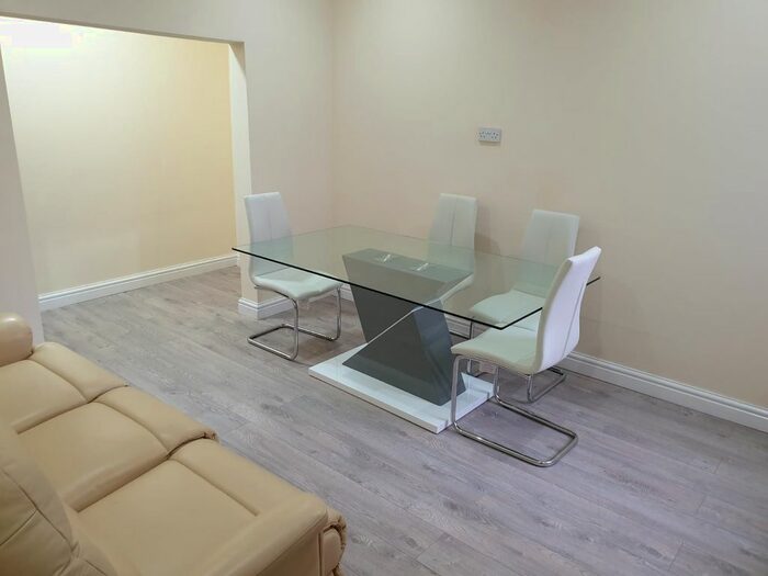 4 Bedroom Terraced House To Rent In Gascoyne Street, Manchester M14