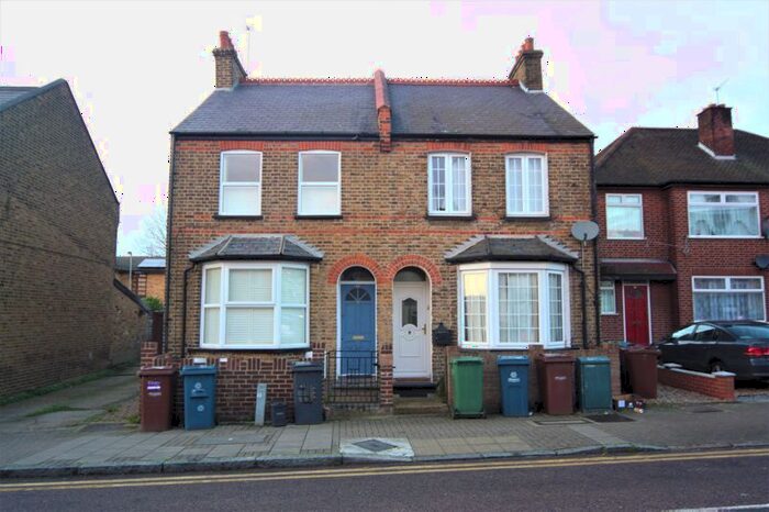 Studio To Rent In Greenford Road, Sudbury Hill, Harrow, HA1