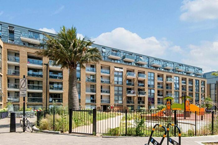 2 Bedroom Flat To Rent In Packington Square, Islington, N1