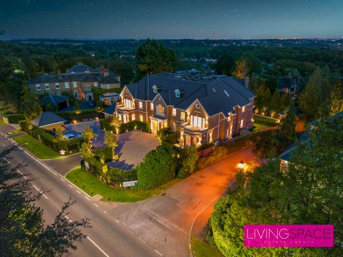 2 Bedroom Flat To Rent In Camlet Way, Barnet, EN4