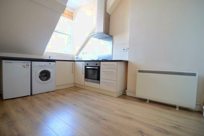 Studio To Rent In Lynchford Road, GU14
