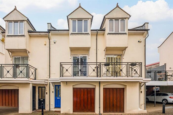 3 Bedroom House To Rent In Oxford Mews, Hove, BN3