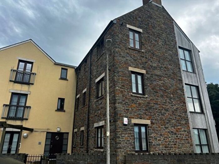 2 Bedroom Flat To Rent In Chandlers Yard, Burry Port, SA16