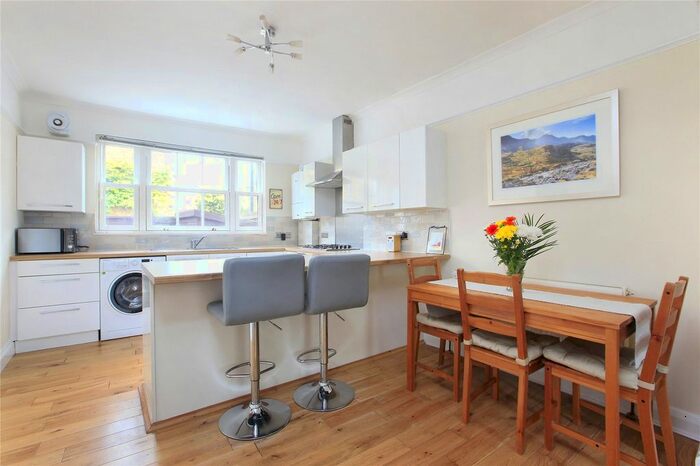 2 Bedroom Flat For Sale In Hetherington Road, Clapham North, SW4