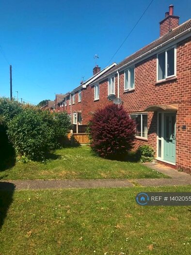 3 Bedroom Semi-Detached House To Rent In Fleming Ave, Newark, NG22