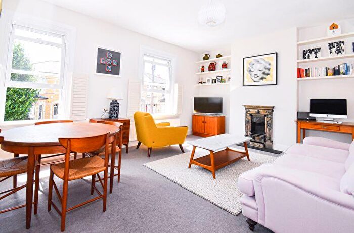 2 Bedroom Flat To Rent In Rossiter Road, London, SW12