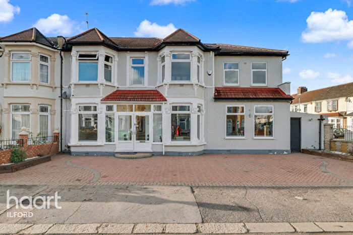 5 Bedroom End Of Terrace House For Sale In Elgin Road, Ilford, IG3