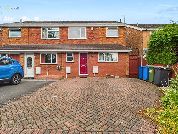 3 Bedroom Semi-Detached House For Sale In Tamworth Road, Kettlebrook, Tamworth, B77