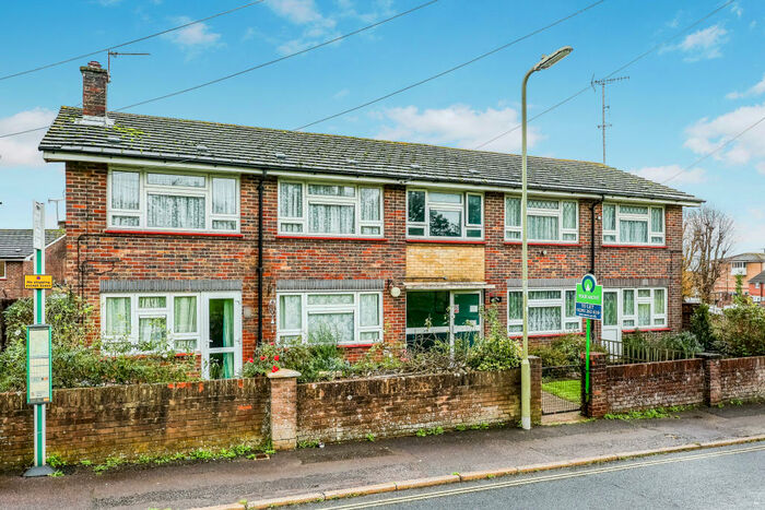 1 Bedroom Flat To Rent In Crawley Avenue, West Leigh, Havant, Hampshire, PO9