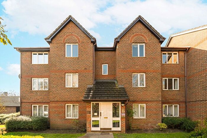 2 Bedroom Flat For Sale In John Austin Close, Kingston Upon Thames, KT2