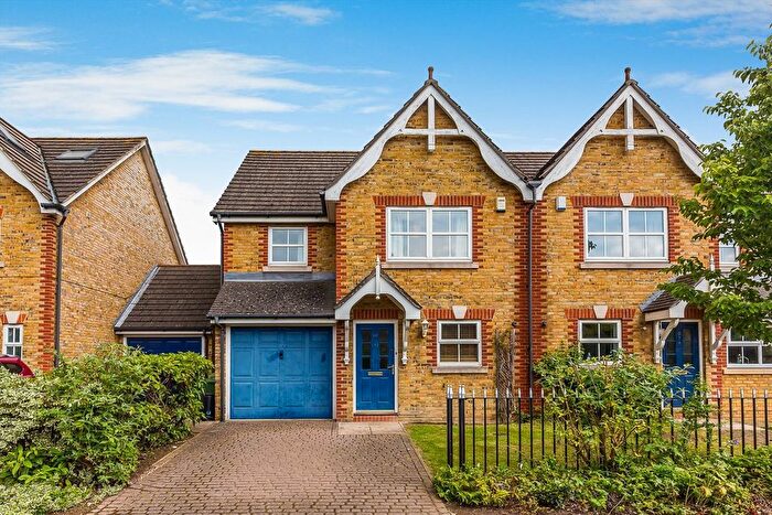 3 Bedroom Property To Rent In Victoria Mews, London, SW18