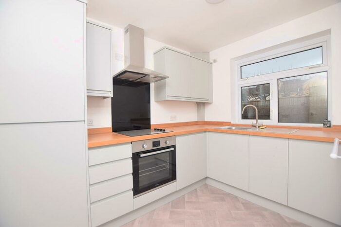 2 Bedroom Ground Flat To Rent In Henleaze Road, Bristol, BS9