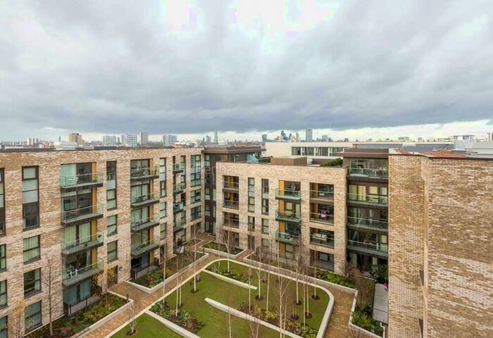 3 Bedroom Flat To Rent In Yeoman Street, London, SE8