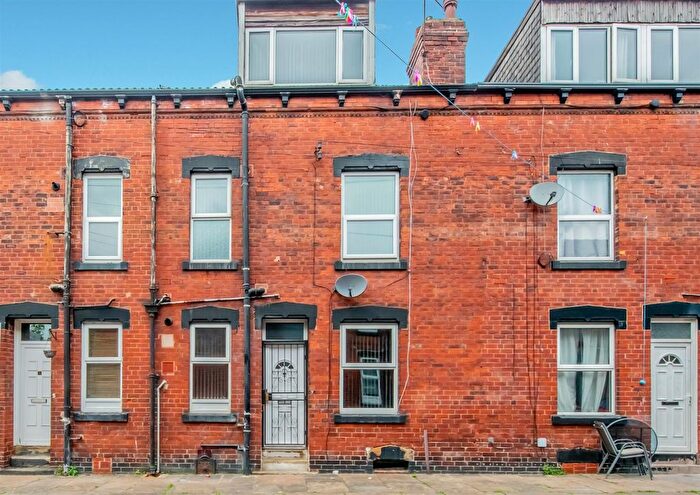 2 Bedroom Property To Rent In Thornton Grove, Leeds, LS12