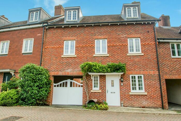 3 Bedroom Town House To Rent In Giles Road, Wendover, Aylesbury, HP22