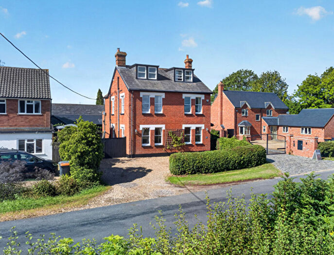 5 Bedroom Detached House For Sale In Stud Farm House, Station Road, Stanbridge, LU7