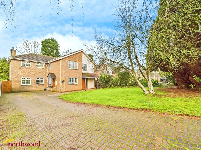 4 Bedroom Detached House For Sale In Greenhills Park, Bloxham, OX15
