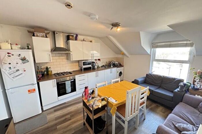 3 Bedroom Flat To Rent In Richmond Road Cardiff, CF24