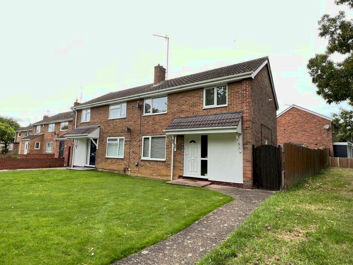 3 Bedroom Semi-Detached House To Rent In Wimborne Walk, NN18