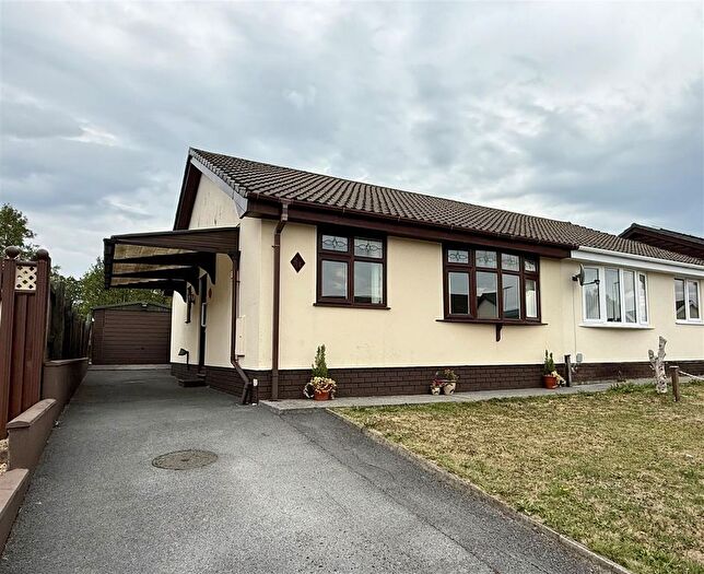 2 Bedroom Semi-detached Bungalow For Sale In Ffordd Dafydd, Penygroes, Llanelli, SA14