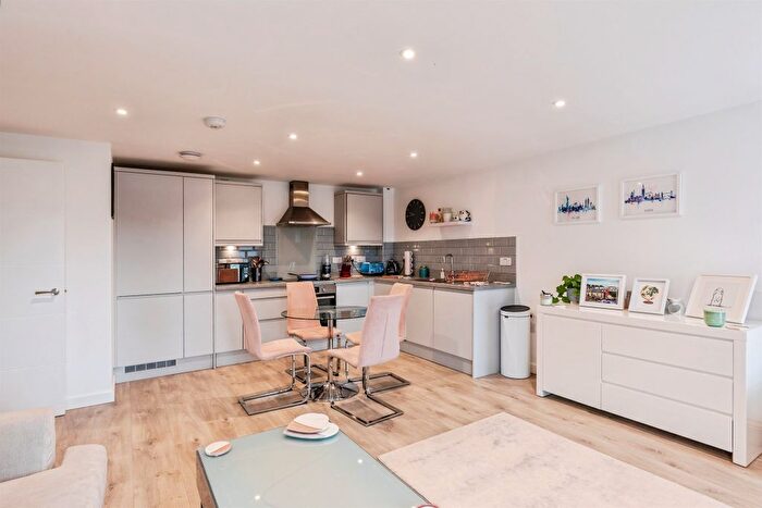 1 Bedroom Flat For Sale In Ashton Rise, Bristol, BS3