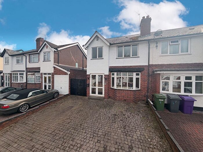 3 Bedroom Semi-Detached House For Sale In Cedar Grove, Penn Fields, Wolverhampton, WV3