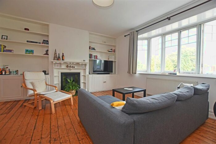 2 Bedroom Flat To Rent In South Street, Isleworth, TW7