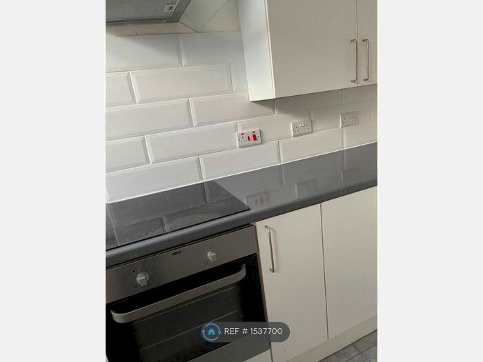 3 Bedroom Terraced House To Rent In Lodge Lane, Leeds, LS11