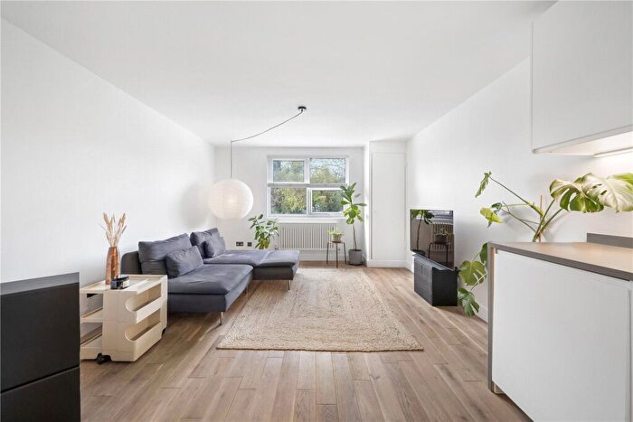 1 Bedroom Flat For Sale In Whitney Road, Leyton, London, E10