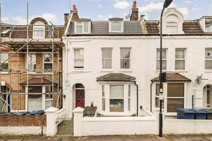 1 Bedroom Flat To Rent In Kirchen Road, West Ealing, W13