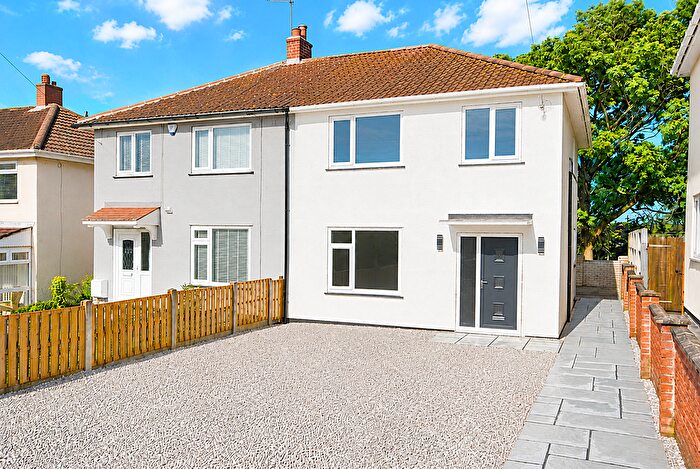 3 Bedroom Semi Detached House For Sale In Chestnut Avenue, Rossington, Doncaster, DN11