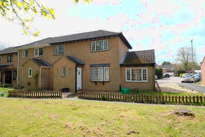4 Bedroom Semi-Detached House To Rent In Melick Close, Marchwood, SO40