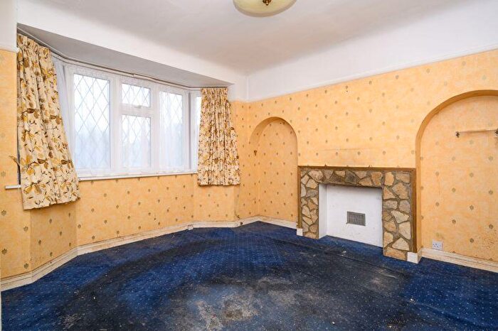 3 Bedroom Detached House For Sale In Wolsey Drive, Walton-On-Thames, KT12