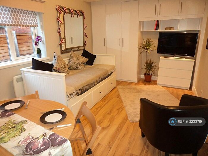 Studio To Rent In Spring Bank, Hull, HU3