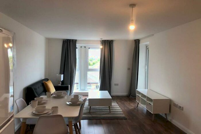 1 Bedroom Apartment To Rent In Grand Union House, SL2