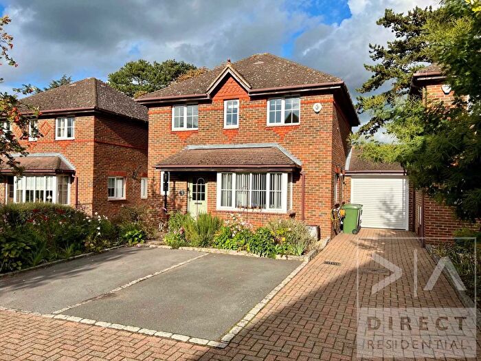 3 Bedroom Detached House To Rent In Gayton Close, Ashtead, KT21