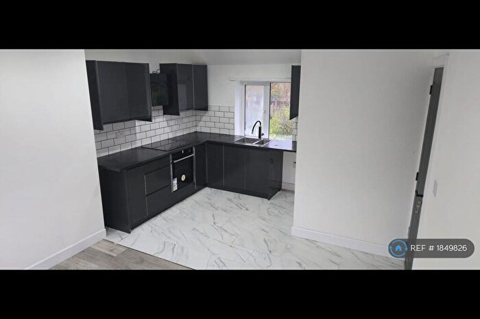 2 Bedroom Maisonette To Rent In Little John Drive, Nottingham, NG21