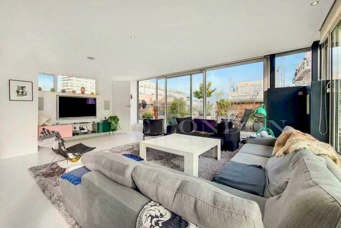 3 Bedroom Duplex To Rent In Riverside Plaza, Wandsworth, London, SW11