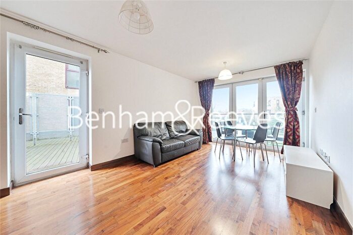 2 Bedroom Flat To Rent In Kings Mill Way, Denham, Uxbridge, UB9